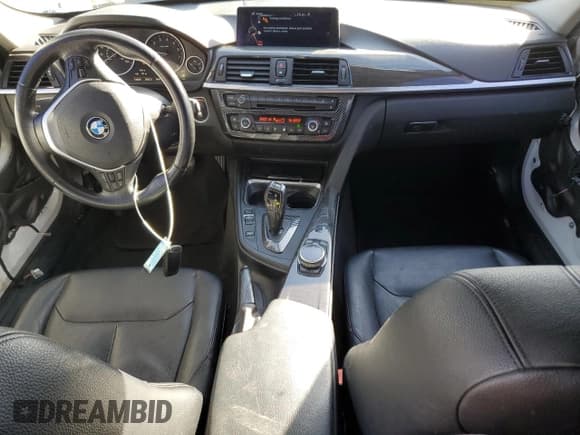 ✅ 2015 BMW 3 Series 328i • VIN: WBA3C1C57FP851193 • Lot: 90855245. Wystawiony na Copart z przebiegiem 148 887 mil. Bezpłatny archiwum sprzedaży aukcyjnych z USA i szczegółowy raport historii pojazdu na DreamBid. Zdjęcie 8.