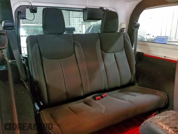 ✅ 2018 Jeep Wrangler Sahara • VIN: 1C4AJWBGXJL883118 • Lot: 93772575. Listed on Copart with 37,368 mi. Free auction sales archive from the USA and detailed vehicle history report at DreamBid. Image 10.