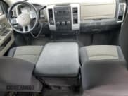 ✅ 2009 Dodge 1500 SLT • VIN: 1D3HV13T69J530052 • Lot: 56421075. Wystawiony na Copart z przebiegiem 133 816 mil. Bezpłatny archiwum sprzedaży aukcyjnych z USA i szczegółowy raport historii pojazdu na DreamBid. Zdjęcie 8.