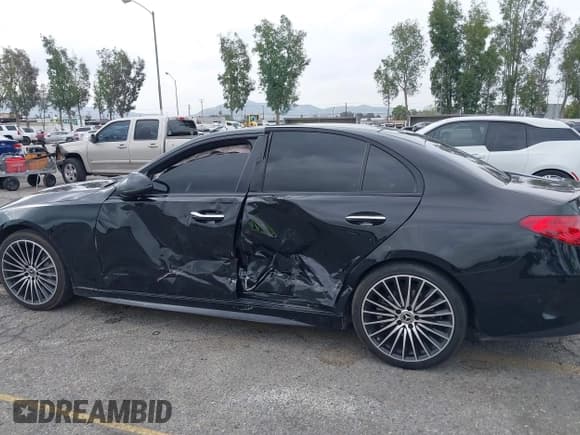 ✅ 2023 Mercedes-Benz C 300 • VIN: W1KAF4GB8PR136695 • Lot: 42115857. Listed on IAAI with 87,685 mi. Free auction sales archive from the USA and detailed vehicle history report at DreamBid. Image 6.