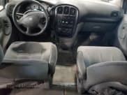 ✅ 2005 Dodge Caravan SXT • VIN: 2D4GP44L75R475148 • Lot: 92426965. Listed on Copart with 274,929 mi. Free auction sales archive from the USA and detailed vehicle history report at DreamBid. Image 8.