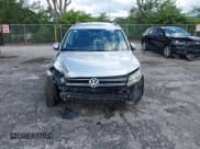 ✅ 2017 Volkswagen Tiguan S • VIN: WVGBV7AX4HK000867 • Lot: 43307506. Wystawiony na IAAI z przebiegiem 76 846 mil. Bezpłatny archiwum sprzedaży aukcyjnych z USA i szczegółowy raport historii pojazdu na DreamBid. Zdjęcie 12.