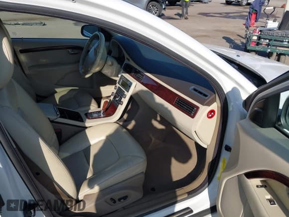 ✅ 2008 Volvo V70 • VIN: YV1BW982781040660 • Lot: 43834823. Listed on IAAI with 100,463 mi. Free auction sales archive from the USA and detailed vehicle history report at DreamBid. Image 5.