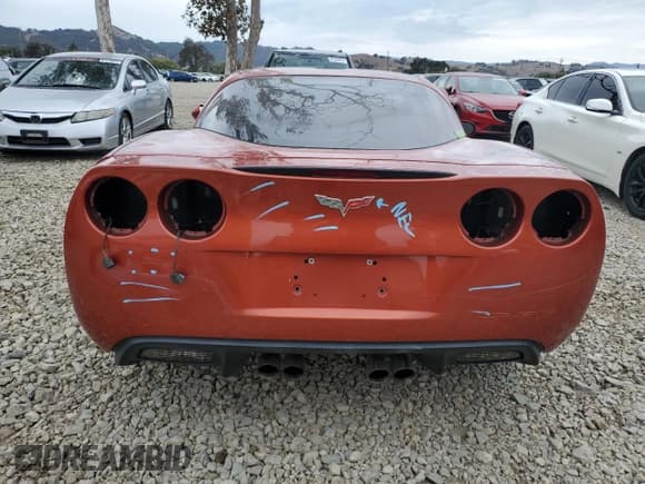 ✅ 2005 Chevrolet Corvette • VIN: 1G1YY24U755132485 • Lot: 81315535. Wystawiony na Copart z przebiegiem 112 188 mil. Bezpłatny archiwum sprzedaży aukcyjnych z USA i szczegółowy raport historii pojazdu na DreamBid. Zdjęcie 6.