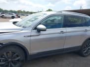 ✅ 2022 Volkswagen Tiguan SE • VIN: 3VV2B7AXXNM156043 • Lot: 43009418. Wystawiony na IAAI z przebiegiem 45 131 mil. Bezpłatny archiwum sprzedaży aukcyjnych z USA i szczegółowy raport historii pojazdu na DreamBid. Zdjęcie 14.