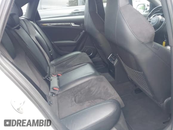 ✅ 2015 Audi S4 Premium Plus • VIN: WAUBGAFL2FA072538 • Lot: 42298898. Wystawiony na IAAI z przebiegiem 86 138 mil. Bezpłatny archiwum sprzedaży aukcyjnych z USA i szczegółowy raport historii pojazdu na DreamBid. Zdjęcie 8.