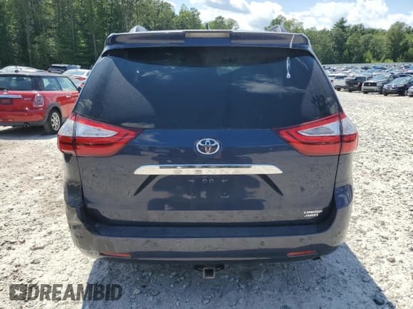 ✅ 2018 Toyota Sienna XLE • VIN: 5TDDZ3DC1JS193304 • Lot: 65752955. Listed on Copart with 91,552 mi. Free auction sales archive from the USA and detailed vehicle history report at DreamBid. Image 6.