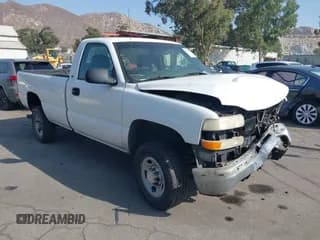 ✅ 2002 Chevrolet Silverado 2500HD • VIN: 1GCHC24U62E130907 • Lot: 42530085. Wystawiony na IAAI z przebiegiem 184 594 mil. Bezpłatny archiwum sprzedaży aukcyjnych z USA i szczegółowy raport historii pojazdu na DreamBid. Zdjęcie 1.