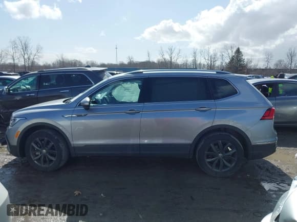 ✅ 2023 Volkswagen Tiguan SE • VIN: 3VV2B7AX0PM034519 • Lot: 41723470. Wystawiony na IAAI z przebiegiem 17 250 mil. Bezpłatny archiwum sprzedaży aukcyjnych z USA i szczegółowy raport historii pojazdu na DreamBid. Zdjęcie 14.