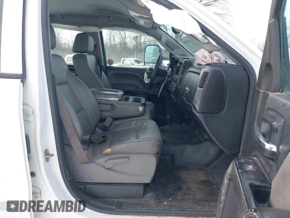 ✅ 2015 Chevrolet Silverado 2500HD Work Truck • VIN: 1GC1KUEG6FF141981 • Лот: 41480387. Опубликован ранее на IAAI с пробегом 267 557 миль. Бесплатный доступ к архиву аукционных продаж из США и подробный отчёт об истории автомобиля на DreamBid. Изображение 5.