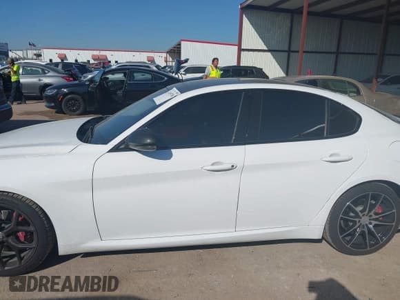 ✅ 2020 Alfa Romeo Giulia • VIN: ZARFAMAN3L7626670 • Lot: 43369788. Wystawiony na IAAI z przebiegiem 65 495 mil. Bezpłatny archiwum sprzedaży aukcyjnych z USA i szczegółowy raport historii pojazdu na DreamBid. Zdjęcie 14.