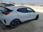 2019 Hyundai Veloster Turbo z VIN KMHTH6AB1KU002761, wystawiony jako Copart lot #77128984 z przebiegiem 62 309 mil mil oraz Czysty tytuł • Clean title. Historia ofert i sprzedaży dostępna na DreamBid. Obrazek 3.