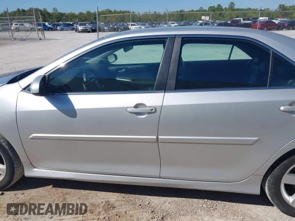 ✅ 2014 Toyota Camry LE • VIN: 4T1BF1FK4EU398315 • Лот: 43457304. Опубликован ранее на IAAI с пробегом 214 647 миль. Бесплатный доступ к архиву аукционных продаж из США и подробный отчёт об истории автомобиля на DreamBid. Изображение 14.