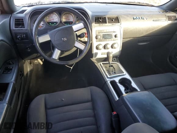 ✅ 2009 Dodge Challenger SE • VIN: 2B3LJ44V69H641073 • Lot: 81089774. Wystawiony na Copart z przebiegiem 173 632 mil. Bezpłatny archiwum sprzedaży aukcyjnych z USA i szczegółowy raport historii pojazdu na DreamBid. Zdjęcie 8.