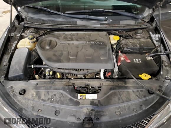 ✅ 2015 Chrysler 200 C • VIN: 1C3CCCEG1FN610565 • Лот: 66723785. Опубликован ранее на Copart с пробегом 147 242 миль. Бесплатный доступ к архиву аукционных продаж из США и подробный отчёт об истории автомобиля на DreamBid. Изображение 11.