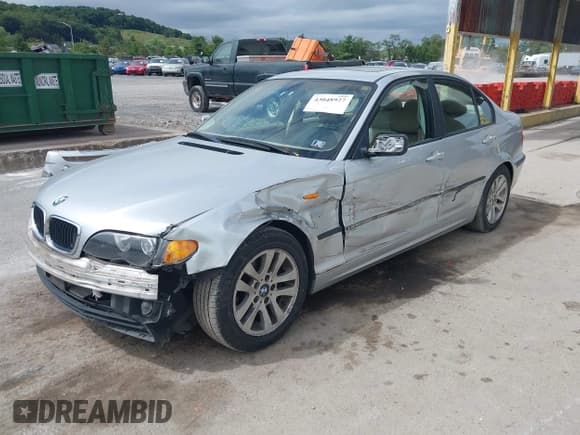 ✅ 2003 BMW 3 Series 325i • VIN: WBAET37453NJ29623 • Lot: 43048927. Wystawiony na IAAI z przebiegiem 139 167 mil. Bezpłatny archiwum sprzedaży aukcyjnych z USA i szczegółowy raport historii pojazdu na DreamBid. Zdjęcie 6.