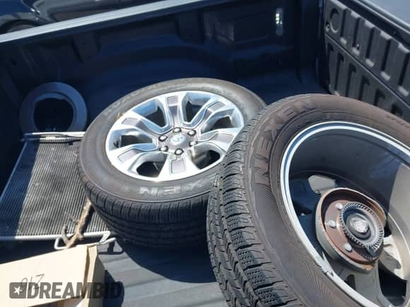 2024 Ram 1500 Limited с VIN 1C6SRFHT1RN209318, выставлен на аукционе IAAI как лот 42083923 с пробегом 12 969 миль миль и . История ставок и продаж доступна на DreamBid. Изображение 12.