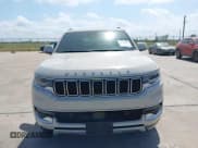 ✅ 2022 Jeep Wagoneer Series II • VIN: 1C4SJUBT2NS181344 • Lot: 42062809. Listed on IAAI with 40,389 mi. Free auction sales archive from the USA and detailed vehicle history report at DreamBid. Image 6.