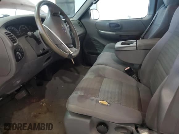 ✅ 2003 Ford F-150 XL • VIN: 2FTRX17L33CA75362 • Lot: 56821615. Wystawiony na Copart z przebiegiem 137 536 mil. Bezpłatny archiwum sprzedaży aukcyjnych z USA i szczegółowy raport historii pojazdu na DreamBid. Zdjęcie 7.