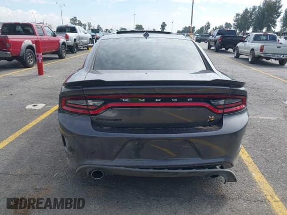 ✅ 2019 Dodge Charger Scat Pack • VIN: 2C3CDXGJ6KH553389 • Lot: 43216927. Wystawiony na IAAI z przebiegiem 65 405 mil. Bezpłatny archiwum sprzedaży aukcyjnych z USA i szczegółowy raport historii pojazdu na DreamBid. Zdjęcie 17.