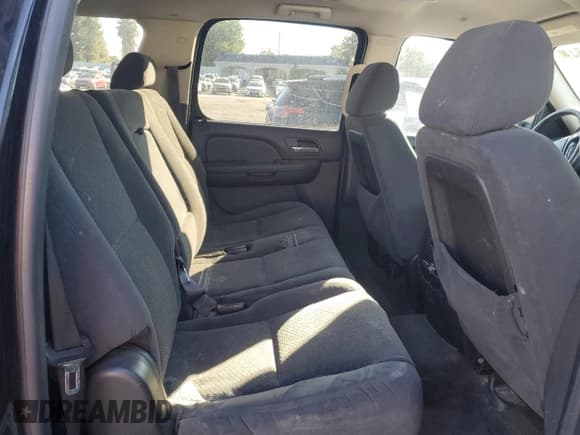 ✅ 2008 Chevrolet Suburban 3LT • VIN: 1GNFC16J28J188573 • Lot: 82475484. Wystawiony na Copart z przebiegiem 278 733 mil. Bezpłatny archiwum sprzedaży aukcyjnych z USA i szczegółowy raport historii pojazdu na DreamBid. Zdjęcie 11.