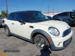 2013 MINI Hardtop с VIN WMWSU3C50DT679002, выставлен на аукционе IAAI как лот 43530940 с пробегом 59 731 миль миль и . История ставок и продаж доступна на DreamBid. Изображение 1.