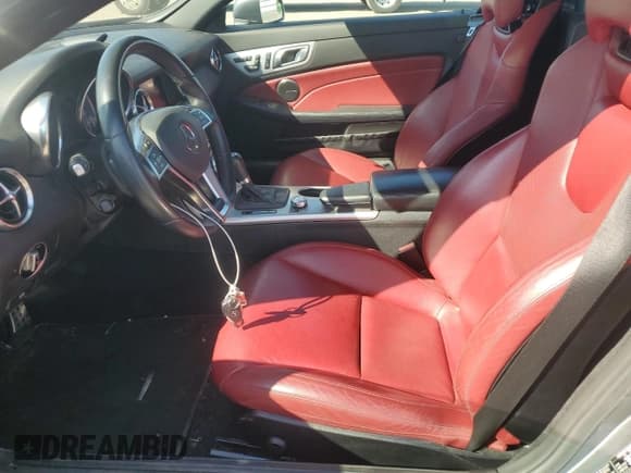 ✅ 2016 Mercedes-Benz SLK 350 • VIN: WDDPK5HA0GF117609 • Lot: 47100995. Wystawiony na Copart z przebiegiem 41 556 mil. Bezpłatny archiwum sprzedaży aukcyjnych z USA i szczegółowy raport historii pojazdu na DreamBid. Zdjęcie 7.