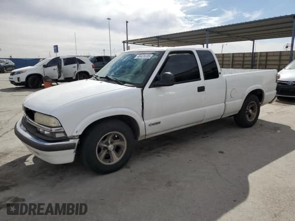 ✅ 1998 Chevrolet S-10 LS • VIN: 1GCCS19X4WK117879 • Лот: 46428335. Опубликован ранее на Copart с пробегом 152 705 миль. Бесплатный доступ к архиву аукционных продаж из США и подробный отчёт об истории автомобиля на DreamBid. Изображение 1.