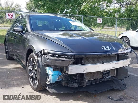 2024 Hyundai Sonata SEL z VIN KMHL64JA1RA411582, wystawiony jako IAAI lot #43092557 z przebiegiem 14 411 mil mil oraz . Historia ofert i sprzedaży dostępna na DreamBid. Obrazek 1.