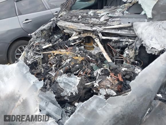 ✅ 2015 BMW X5 xDrive50i • VIN: 5UXKR6C50F0J76918 • Лот: 43696994. Опубликован ранее на IAAI с пробегом 141 000 миль. Бесплатный доступ к архиву аукционных продаж из США и подробный отчёт об истории автомобиля на DreamBid. Изображение 10.