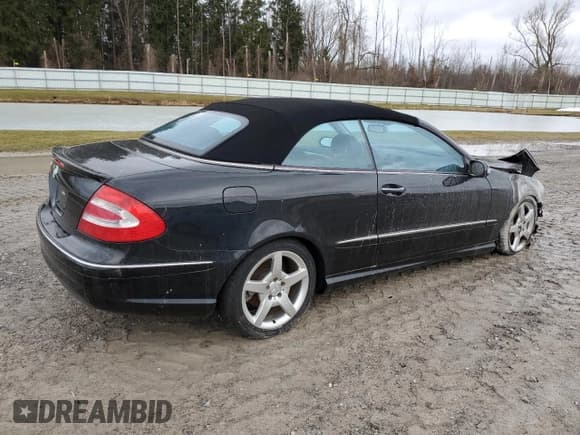 ✅ 2005 Mercedes-Benz CLK 500 • VIN: WDBTK75G65T041193 • Lot: 47208615. Wystawiony na Copart z przebiegiem Nie podano. Bezpłatny archiwum sprzedaży aukcyjnych z USA i szczegółowy raport historii pojazdu na DreamBid. Zdjęcie 3.