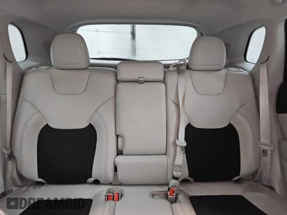 ✅ 2020 Jeep Cherokee Latitude Plus • VIN: 1C4PJMLB5LD523253 • Lot: 93178795. Wystawiony na Copart z przebiegiem 86 405 mil. Bezpłatny archiwum sprzedaży aukcyjnych z USA i szczegółowy raport historii pojazdu na DreamBid. Zdjęcie 10.