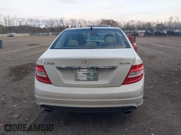 ✅ 2011 Mercedes-Benz C 300 Sport • VIN: WDDGF8BBXBR172888 • Лот: 43694651. Опубликован ранее на IAAI с пробегом 112 898 миль. Бесплатный доступ к архиву аукционных продаж из США и подробный отчёт об истории автомобиля на DreamBid. Изображение 17.