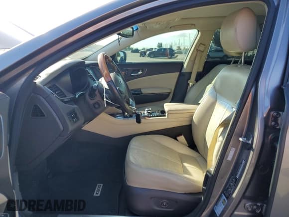 ✅ 2016 Kia K900 Luxury • VIN: KNALU4D3XG6031483 • Lot: 82570674. Listed on Copart with 92,402 mi. Free auction sales archive from the USA and detailed vehicle history report at DreamBid. Image 7.