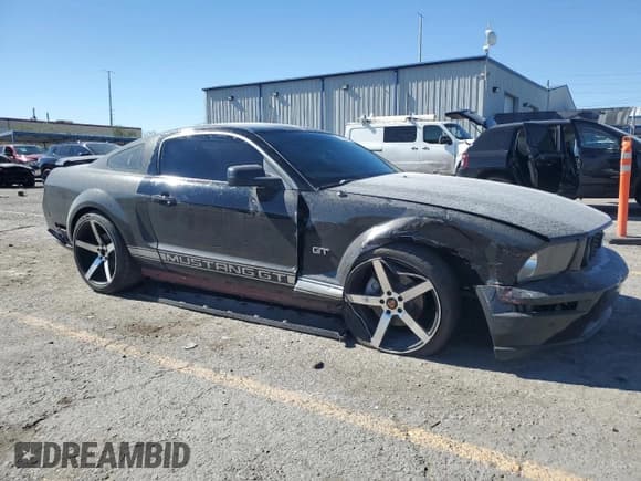 ✅ 2007 Ford Mustang GT Deluxe • VIN: 1ZVHT82H275341616 • Лот: 90125515. Опубликован ранее на Copart с пробегом 100 561 миль. Бесплатный доступ к архиву аукционных продаж из США и подробный отчёт об истории автомобиля на DreamBid. Изображение 4.