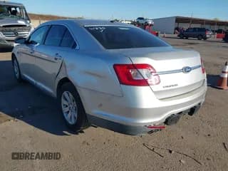 ✅ 2011 Ford Taurus SE • VIN: 1FAHP2DW8BG143044 • Lot: 43497048. Wystawiony na IAAI z przebiegiem 139 235 mil. Bezpłatny archiwum sprzedaży aukcyjnych z USA i szczegółowy raport historii pojazdu na DreamBid. Zdjęcie 3.