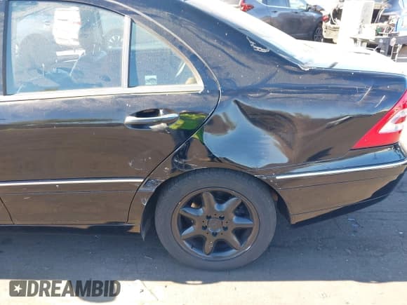 ✅ 2004 Mercedes-Benz C 240 • VIN: WDBRF61J94A554538 • Lot: 42228953. Wystawiony na IAAI z przebiegiem 163 020 mil. Bezpłatny archiwum sprzedaży aukcyjnych z USA i szczegółowy raport historii pojazdu na DreamBid. Zdjęcie 6.