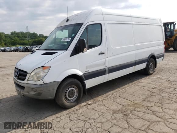✅ 2013 Mercedes-Benz Sprinter Cargo • VIN: WD3PE8CC1D5809580 • Lot: 65800715. Wystawiony na Copart z przebiegiem Nie podano. Bezpłatny archiwum sprzedaży aukcyjnych z USA i szczegółowy raport historii pojazdu na DreamBid. Zdjęcie 1.