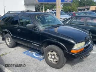 ✅ 2003 Chevrolet Blazer LS • VIN: 1GNCT18X83K175026 • Lot: 64382535. Wystawiony na Copart z przebiegiem 200 297 mil. Bezpłatny archiwum sprzedaży aukcyjnych z USA i szczegółowy raport historii pojazdu na DreamBid. Zdjęcie 1.