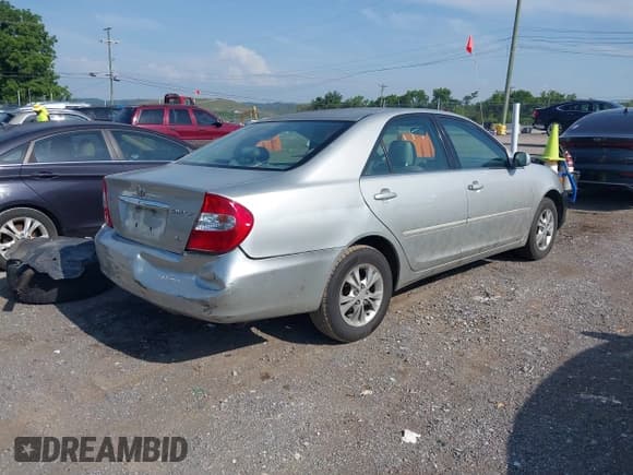 ✅ 2004 Toyota Camry LE • VIN: 4T1BF32K64U589993 • Lot: 42653509. Wystawiony na IAAI z przebiegiem 231 122 mil. Bezpłatny archiwum sprzedaży aukcyjnych z USA i szczegółowy raport historii pojazdu na DreamBid. Zdjęcie 4.