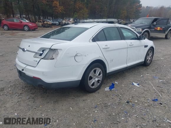 ✅ 2017 Ford Police Interceptor • VIN: 1FAHP2MK5HG105647 • Lot: 43706914. Listed on IAAI with Not provided. Free auction sales archive from the USA and detailed vehicle history report at DreamBid. Image 4.