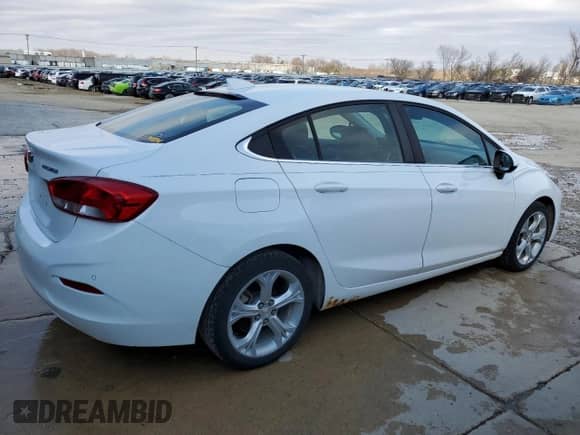 ✅ 2019 Chevrolet Cruze Premier • VIN: 1G1BF5SM3K7101945 • Lot: 50795055. Wystawiony na Copart z przebiegiem 139 724 mil mil. Skorzystaj z bezpłatnego archiwum sprzedaży aukcyjnych z USA i zobacz szczegółowy raport historii pojazdu na DreamBid. Zdjęcie 3.