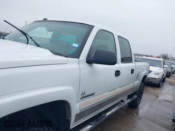 ✅ 2005 Chevrolet Silverado 2500HD LS • VIN: 1GCHK23U25F839031 • Lot: 41594750. Wystawiony na IAAI z przebiegiem 320 713 mil. Bezpłatny archiwum sprzedaży aukcyjnych z USA i szczegółowy raport historii pojazdu na DreamBid. Zdjęcie 14.