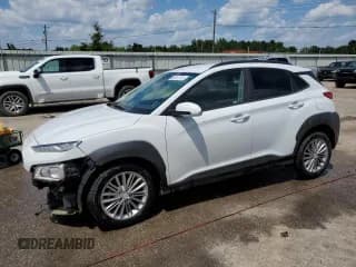 ✅ 2020 Hyundai Kona SEL • VIN: KM8K22AA8LU517755 • Лот: 66041235. Опубликован ранее на Copart с пробегом 80 885 миль. Бесплатный доступ к архиву аукционных продаж из США и подробный отчёт об истории автомобиля на DreamBid. Изображение 1.