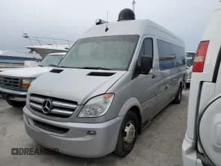 ✅ 2012 Mercedes-Benz Sprinter • VIN: WD3PF4CD5C5699548 • Лот: 76361884. Опубликован ранее на Copart с пробегом 46 471 миль. Бесплатный доступ к архиву аукционных продаж из США и подробный отчёт об истории автомобиля на DreamBid. Изображение 1.