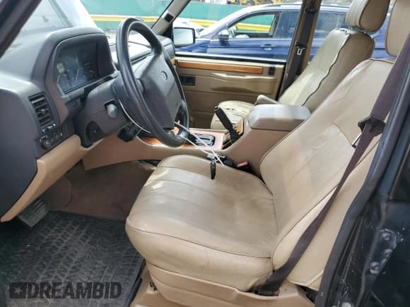 ✅ 1995 Land Rover Range Rover County Classic • VIN: SALHE1243SA659366 • Lot: 56952765. Wystawiony na Copart z przebiegiem 218 223 mil. Bezpłatny archiwum sprzedaży aukcyjnych z USA i szczegółowy raport historii pojazdu na DreamBid. Zdjęcie 7.