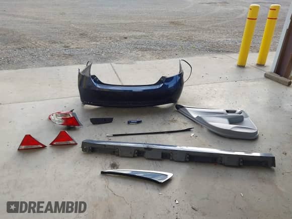 2015 Toyota Camry LE with VIN 4T4BF1FK5FR493778, listed as a IAAI auction lot 43476551 with 55,165 mi miles and . Bid and sale history available at DreamBid. Image 12.