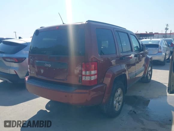 ✅ 2009 Jeep Liberty Rocky Mountain • VIN: 1J8GN28KX9W524373 • Lot: 42902076. Listed on IAAI with 197,260 mi. Free auction sales archive from the USA and detailed vehicle history report at DreamBid. Image 4.