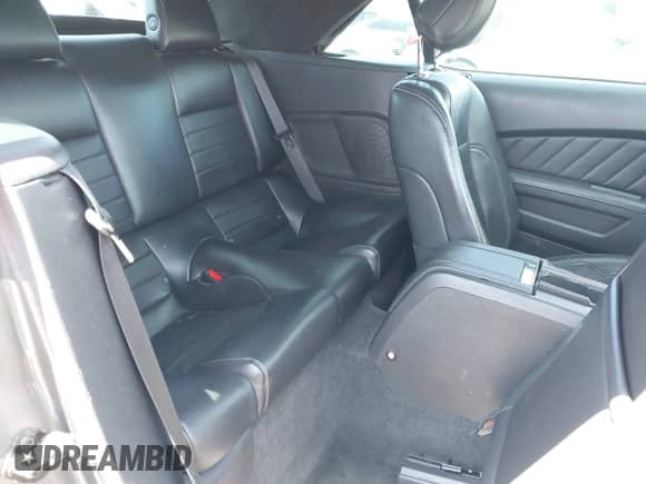 2014 Ford Mustang V6 с VIN 1ZVBP8EM1E5291808, выставлен на аукционе IAAI как лот 42353380 с пробегом 87 733 миль миль и . История ставок и продаж доступна на DreamBid. Изображение 8.