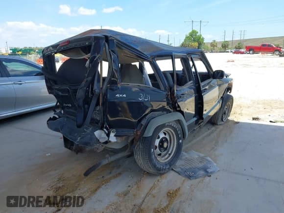 ✅ 1999 Jeep Cherokee SE • VIN: 1J4FF28S8XL580501 • Lot: 42282719. Listed on IAAI with Not provided. Free auction sales archive from the USA and detailed vehicle history report at DreamBid. Image 4.